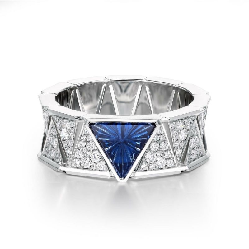 Blue sapphire engagement ring by Artrium Jewelry