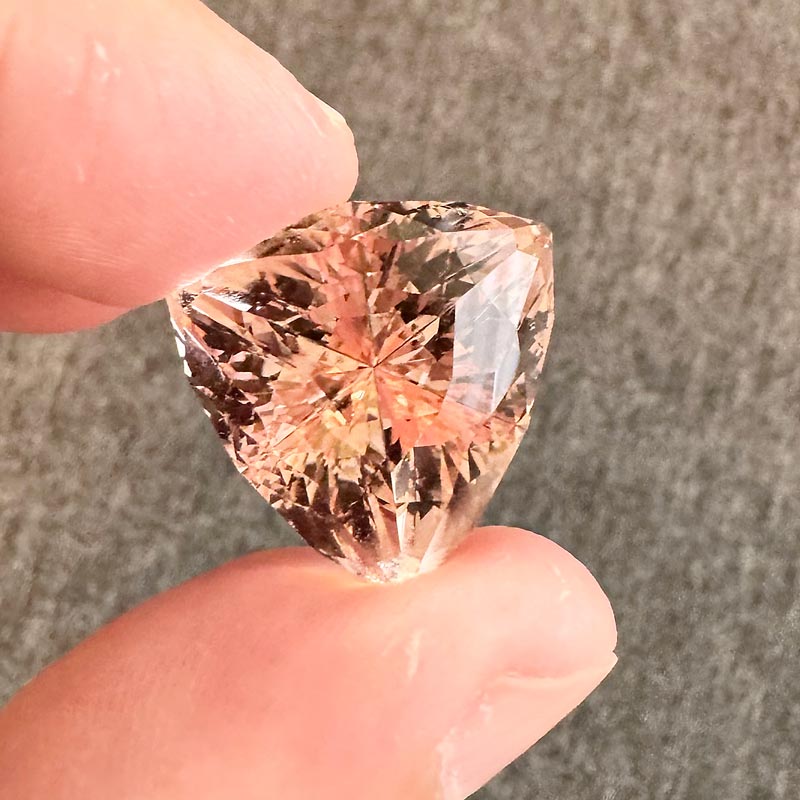 Morganite view 3