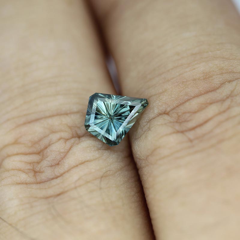 RARE !! SAPHIR BLEU VERT D'AUSTRALIE : 1,30 CARAT