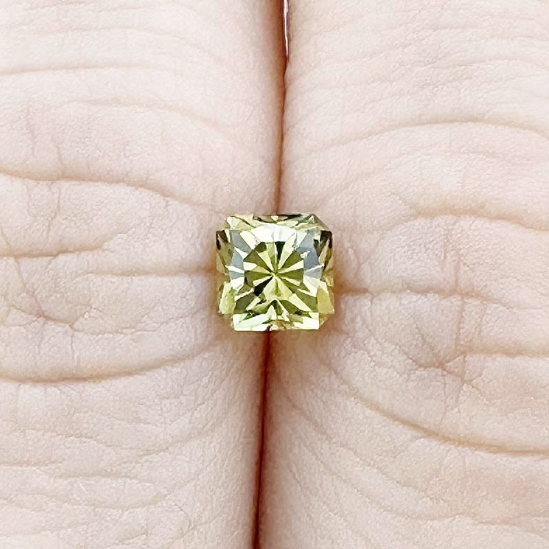 Yellow/Green Australian Sapphire view 2