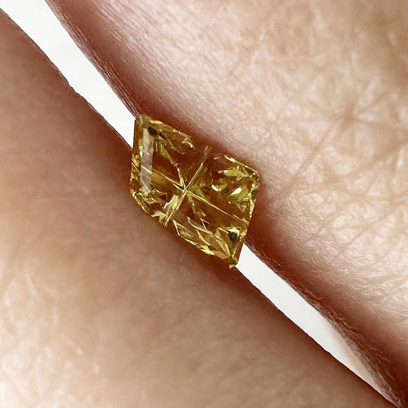 Yellow Australian Sapphire view 2