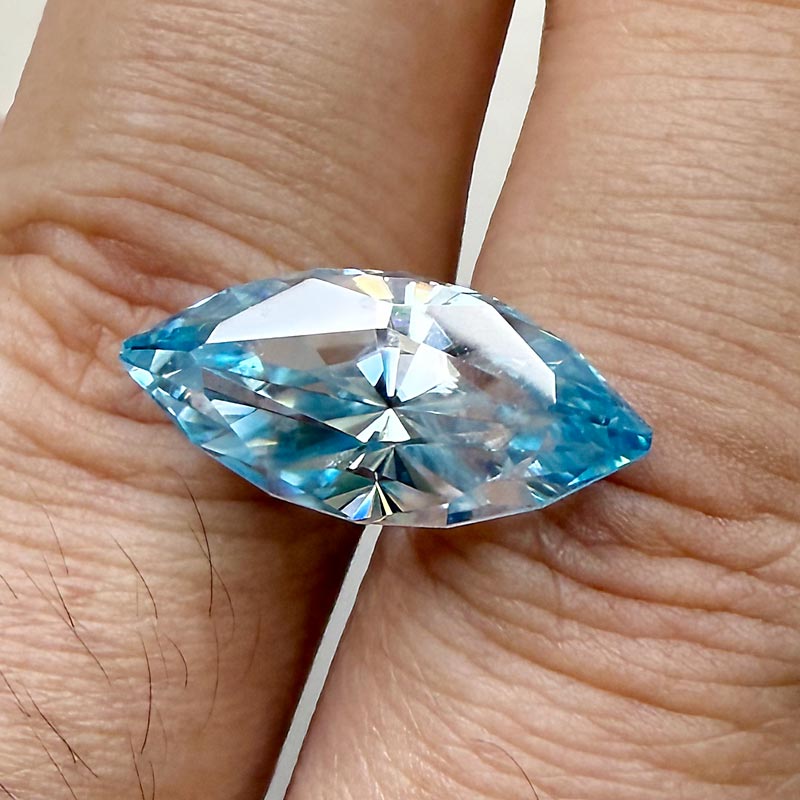 Bicolor Blue/White Zircon view 2