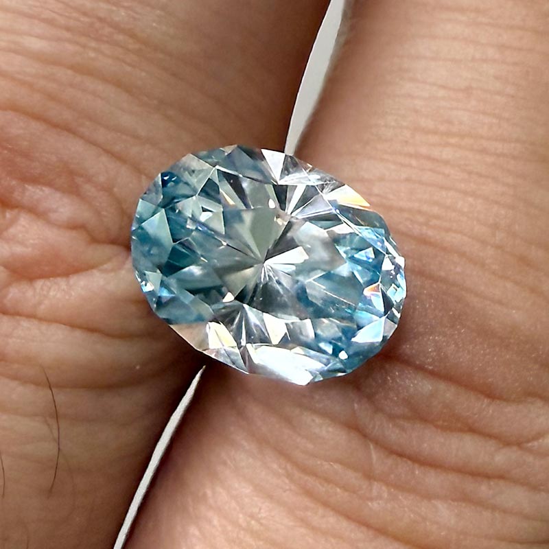 Bicolor Blue/White Zircon view 2